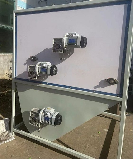 冬季送溫暖，艾思捷蝸輪減速機(jī)為羽絨服充絨機(jī)上提供動(dòng)力支持.jpg