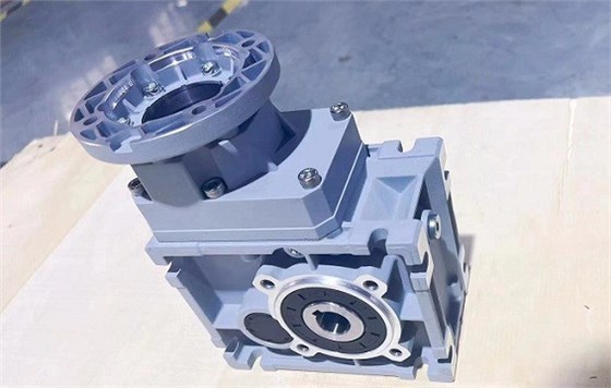農(nóng)業(yè)機(jī)械精準(zhǔn)點播機(jī)專用減速機(jī) SJKM050準(zhǔn)雙曲面齒輪減速機(jī).jpg
